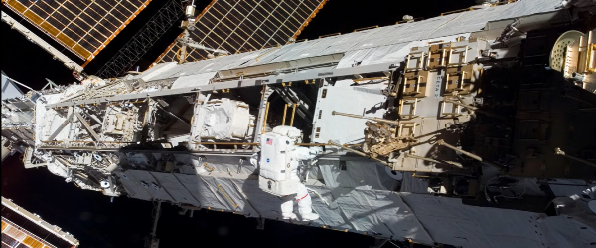 6913_Primera caminata espacial de la NASA
